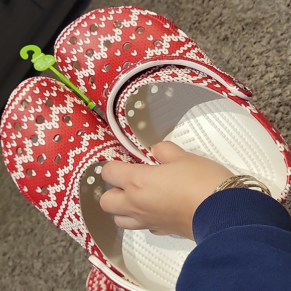 Crocs Ugly Sweater Holiday Classic Unisex Red White M 6 8 9 10 W 7 9 10 11 New - Picture 8 of 11